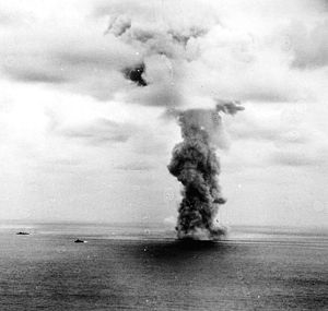 300px-Explosion_of_the_battleship_Yamato[1]